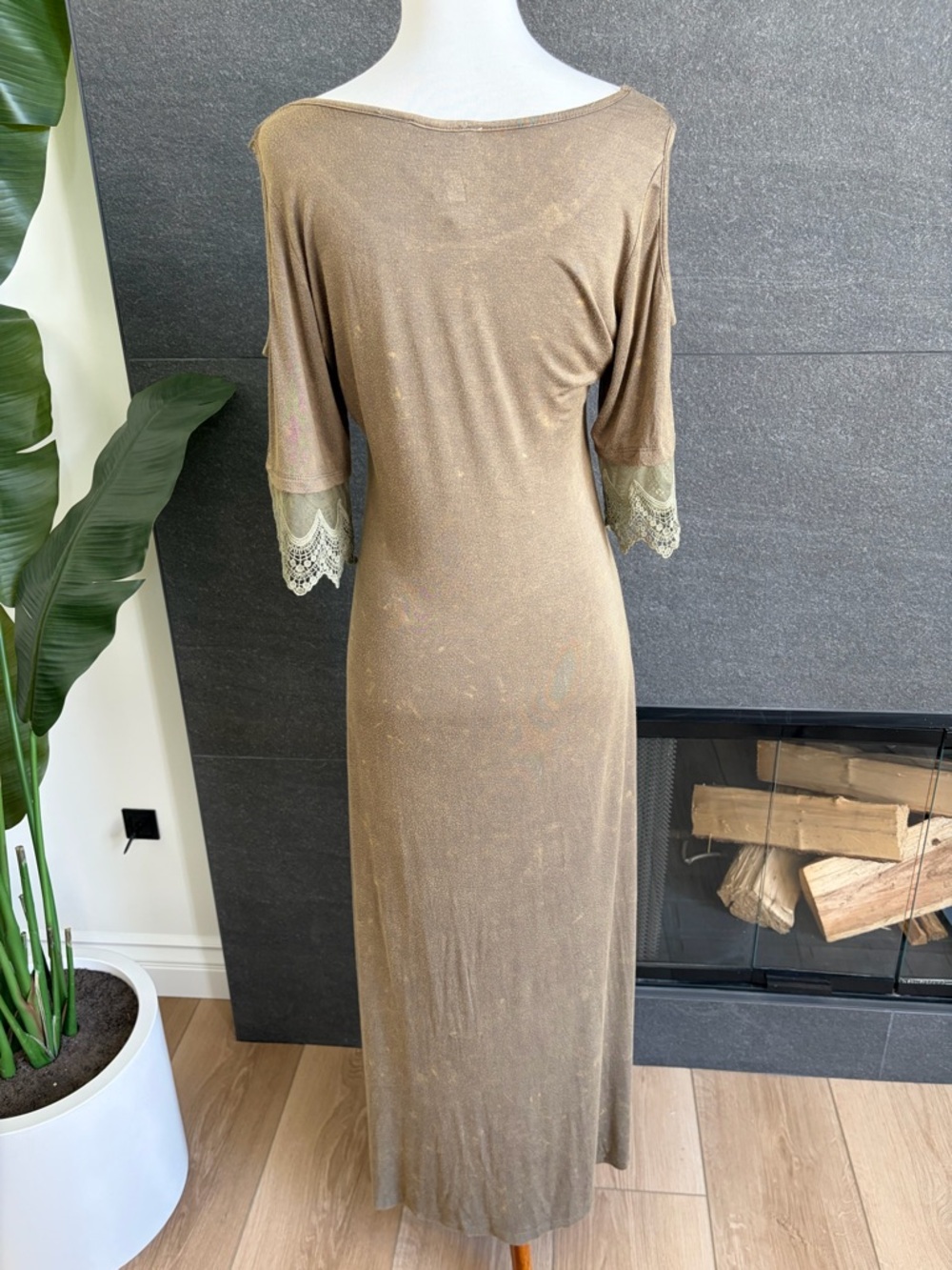 Hayden Los Angeles Cold Shoulder Maxi Dress Size Small - Picture 12 of 13